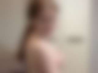 Live cam show with KirstinRobuck - Nipple Piercings on friskycurves.com