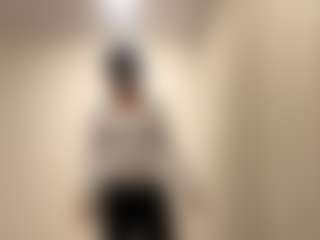 Live cam show with MozelleSuomela - Striptease on Camsoda