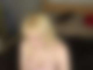 Live cam show with Soffa - Upskirt on Milfs Live