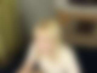 Live cam show with Soffa - Upskirt on livesuperchat.net