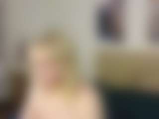Live cam show with Soffa - Striptease on Camsoda