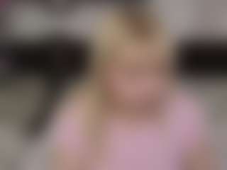 Live cam show with Soffa - Upskirt on sexylive.show