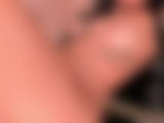 Live cam show with EmyLourens - Camel Toe on Camsoda
