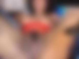 GoldenGoddess38 MILF webcam performer live streaming