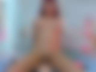 Live cam show with kolyn-tay - Petite MILF on Milf Play