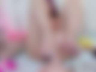 Live cam show with kolyn-tay - Petite MILF on hornycams.live