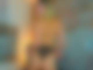 Live cam show with miaroldan - Skinny on CamwithHer