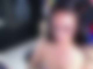 Live cam show with SamanthaRoxxe - Average on hrnylive.com