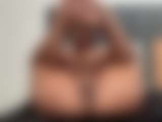 Hotmelelo's Live Sex Cam Show