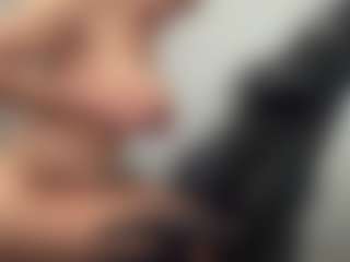 Hotmelelo's Live Sex Cam Show