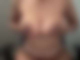 Hotmelelo's Live Sex Cam Show