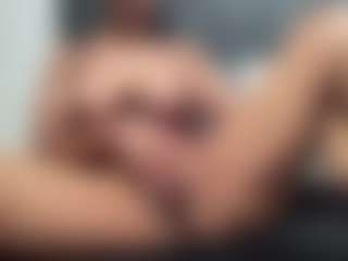 Hotmelelo's Live Sex Cam Show