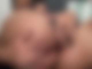 Hotmelelo's Live Sex Cam Show