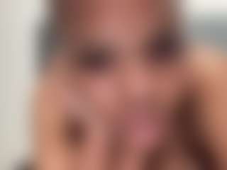 Hotmelelo's Live Sex Cam Show