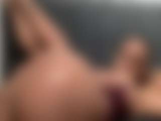 Hotmelelo's Live Sex Cam Show