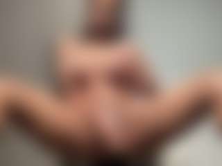 Hotmelelo's Live Sex Cam Show