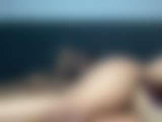 Live cam show with Hotmelelo - Strip on CSO-WL