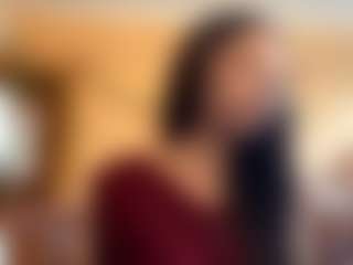 Sue MILF webcam performer live streaming