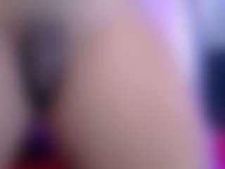 MAGIIC-BRUNETTE's Live Sex Cam Show