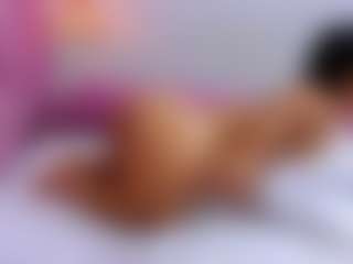 Live cam show with Megansaaenz - Colombia on Camsoda