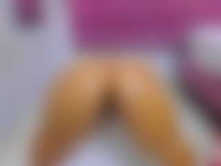 Live cam show with Megansaaenz - Colombia on Camsoda
