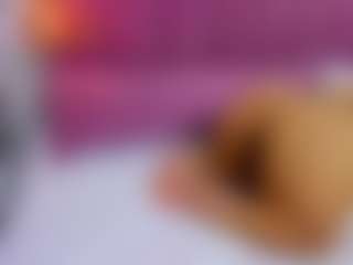 Live cam show with Megansaaenz - Colombia on Sweet Sext