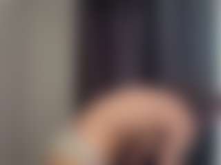 Live cam show with Vernice - Moaning on Camsoda