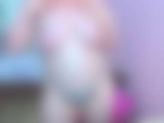 Live cam show with Ammy - Middle Aged on Camsoda