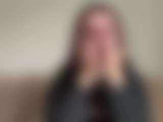 Live cam show with Lina - Bedroom Teen (18+) on realtime-chat