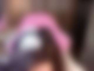 Live cam show with JuliaShyyy - Body Massage on dropp.cam