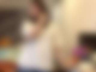RoxannTools's Live Sex Cam Show