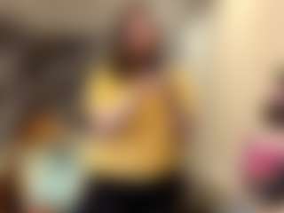RoxannTools's Live Sex Cam Show