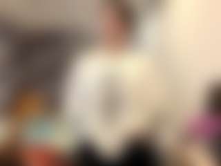RoxannTools's Live Sex Cam Show