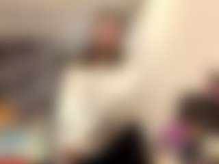 RoxannTools's Live Sex Cam Show