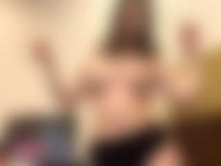 RoxannTools's Live Sex Cam Show
