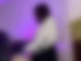 RoxannTools's Live Sex Cam Show