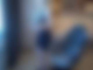 Live cam show with Evelyn - New Teen (18+) on Camming Site