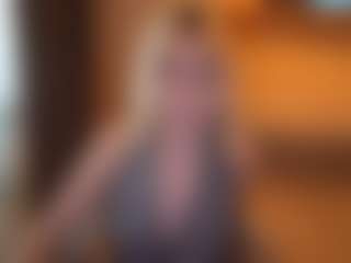 Live cam show with Evelyn - New Shaved Pussy on AdultVida.com