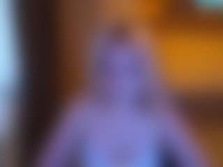 Live cam show with Evelyn - Squirt on Camsoda