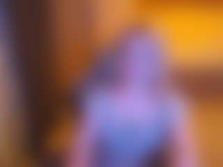 Live cam show with Evelyn - BBW Teen (18+) on Dare Cams