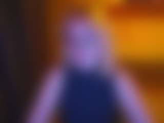 Live cam show with Evelyn - Blonde Hair Shaved Pussy on AdultVida.com