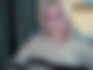 Evelyn's Live Sex Cam Show