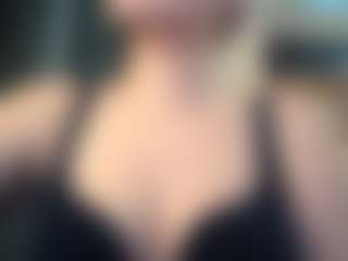 Live cam show with Evelyn - Cute on Free Soda