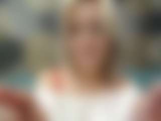 Live cam show with Evelyn - Full Nudity on CamClone