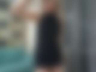 Live cam show with Evelyn - Bedroom on Camiplay Live