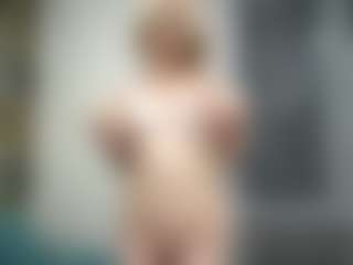 Live cam show with Evelyn - Blue Eyes on Streamer API