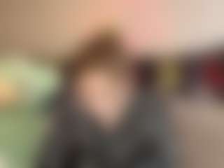 Live cam show with Mia - Blonde Hair on AdultVida.com