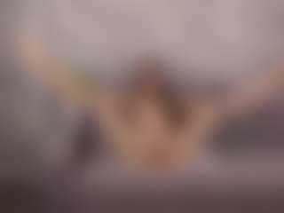 Live cam show with Ellis-Brownn - Blue Eyes on xplaylive.com
