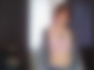 Live cam show with Elis - Striptease on Camming Site