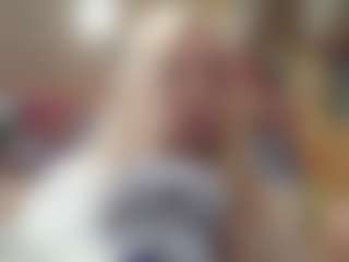 Live cam show with Luna - Hairy Pussy on CamClone